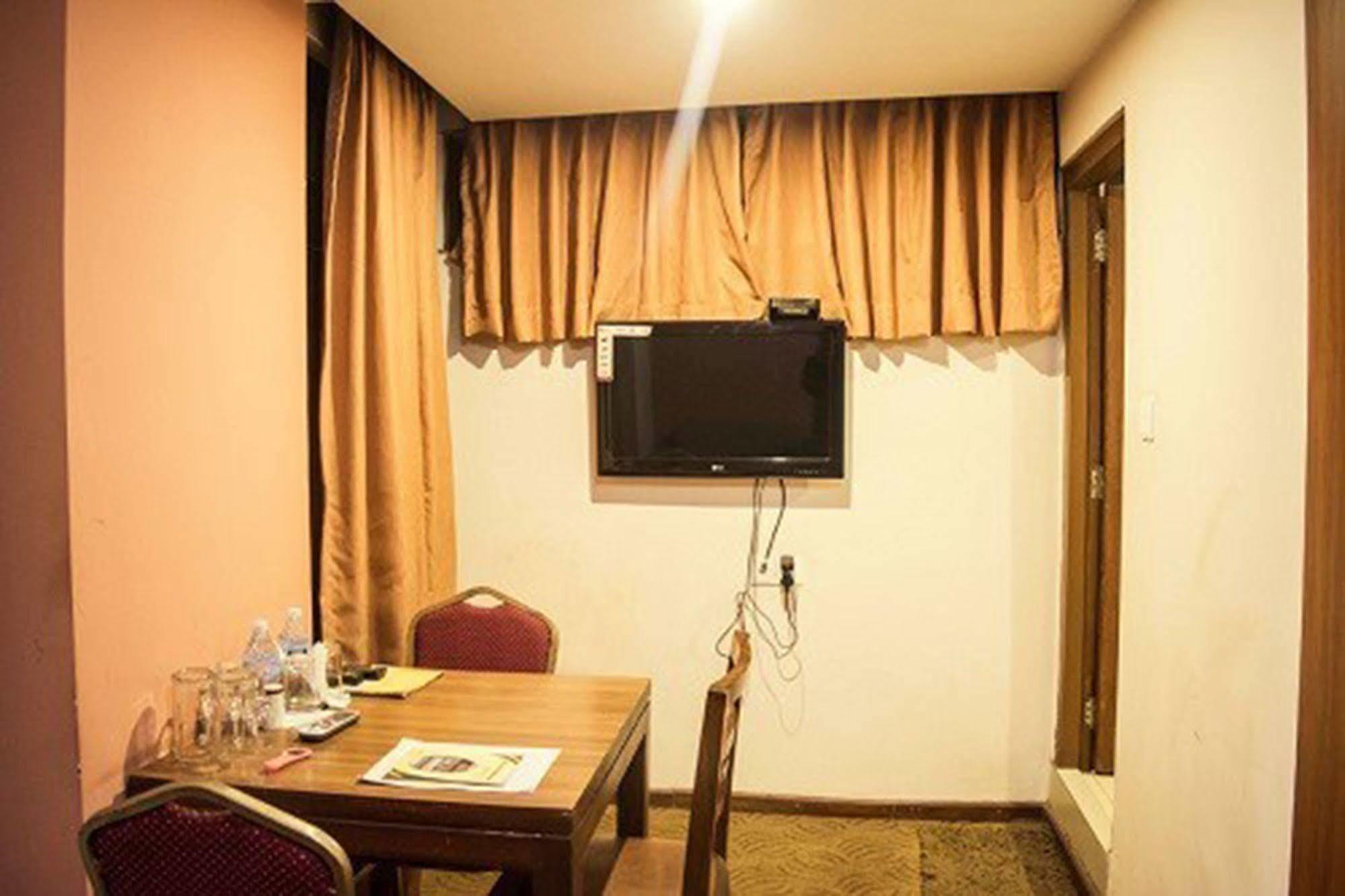 Aryal International Hotel カトマンズ エクステリア 写真
