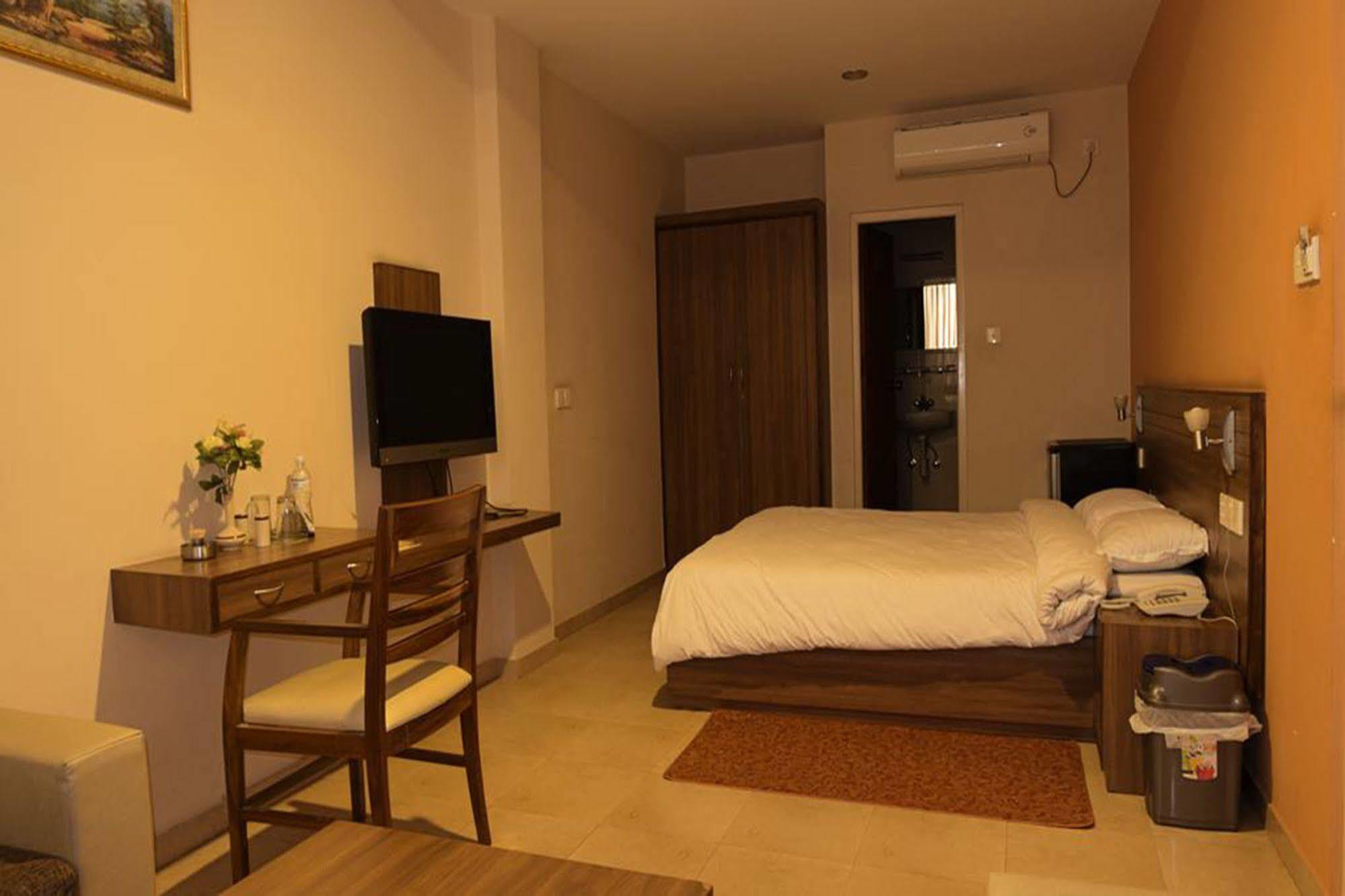Aryal International Hotel カトマンズ エクステリア 写真